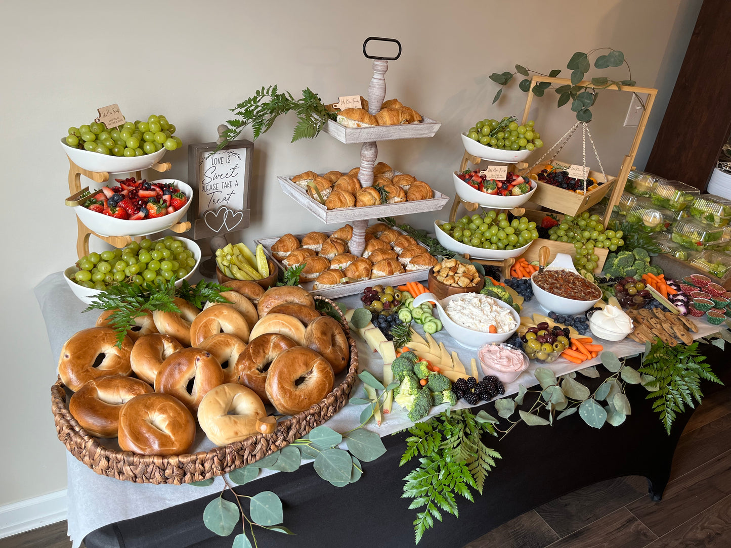 Custom Grazing Tables – Luxurious Catering for Large Corporate and Hospitality Events