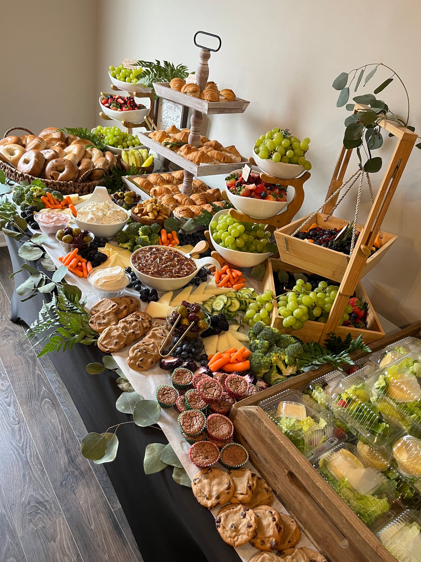 Custom Grazing Tables – Luxurious Catering for Large Corporate and Hospitality Events