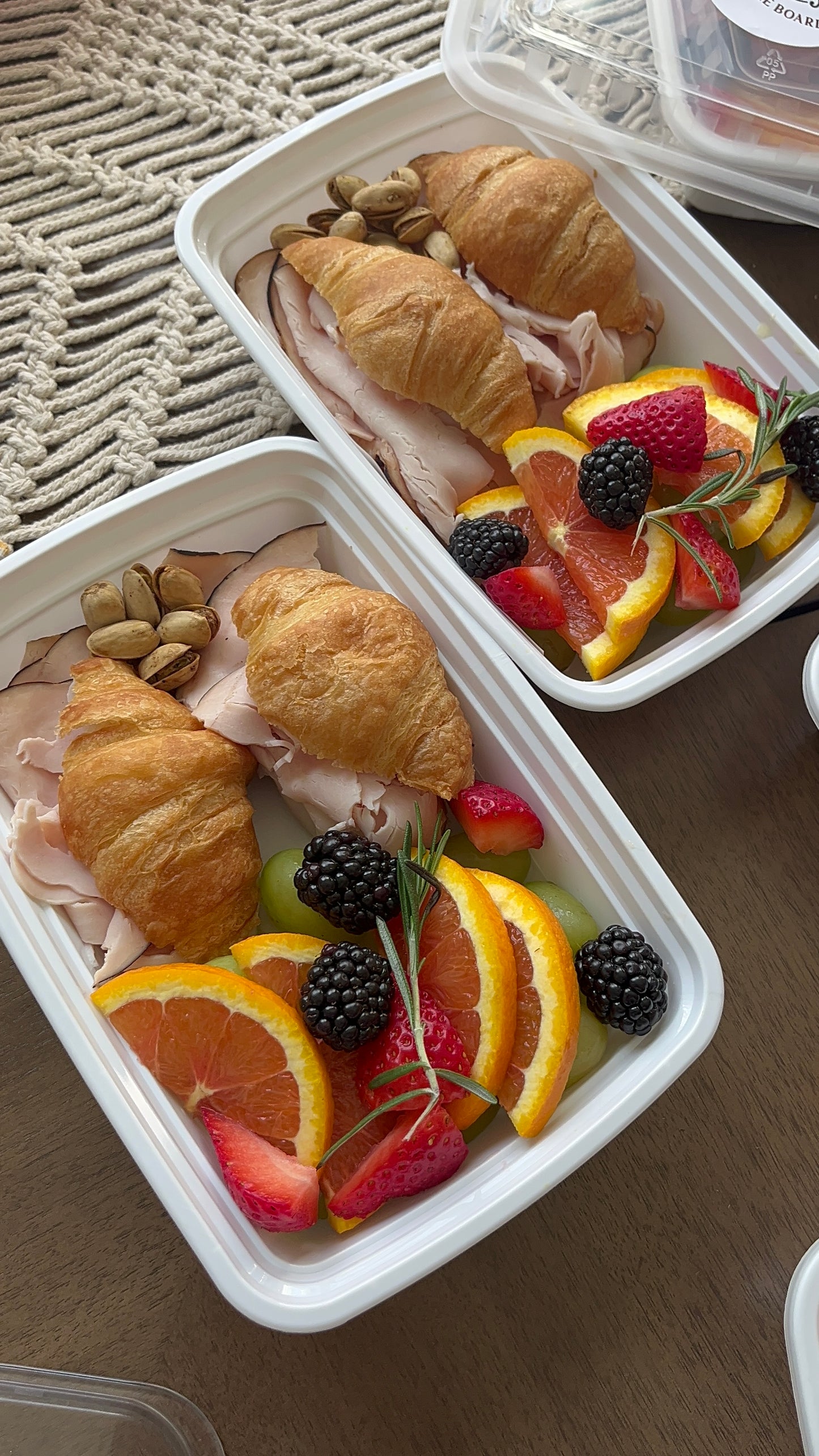 Gourmet Corporate Lunch Boxes – Elevate Your Business Lunches